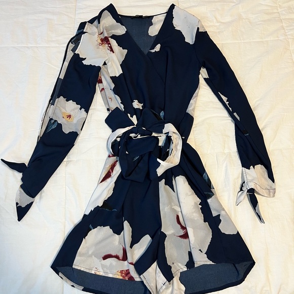 Dynamite navy flower print romper jumpsuit - Picture 2 of 9